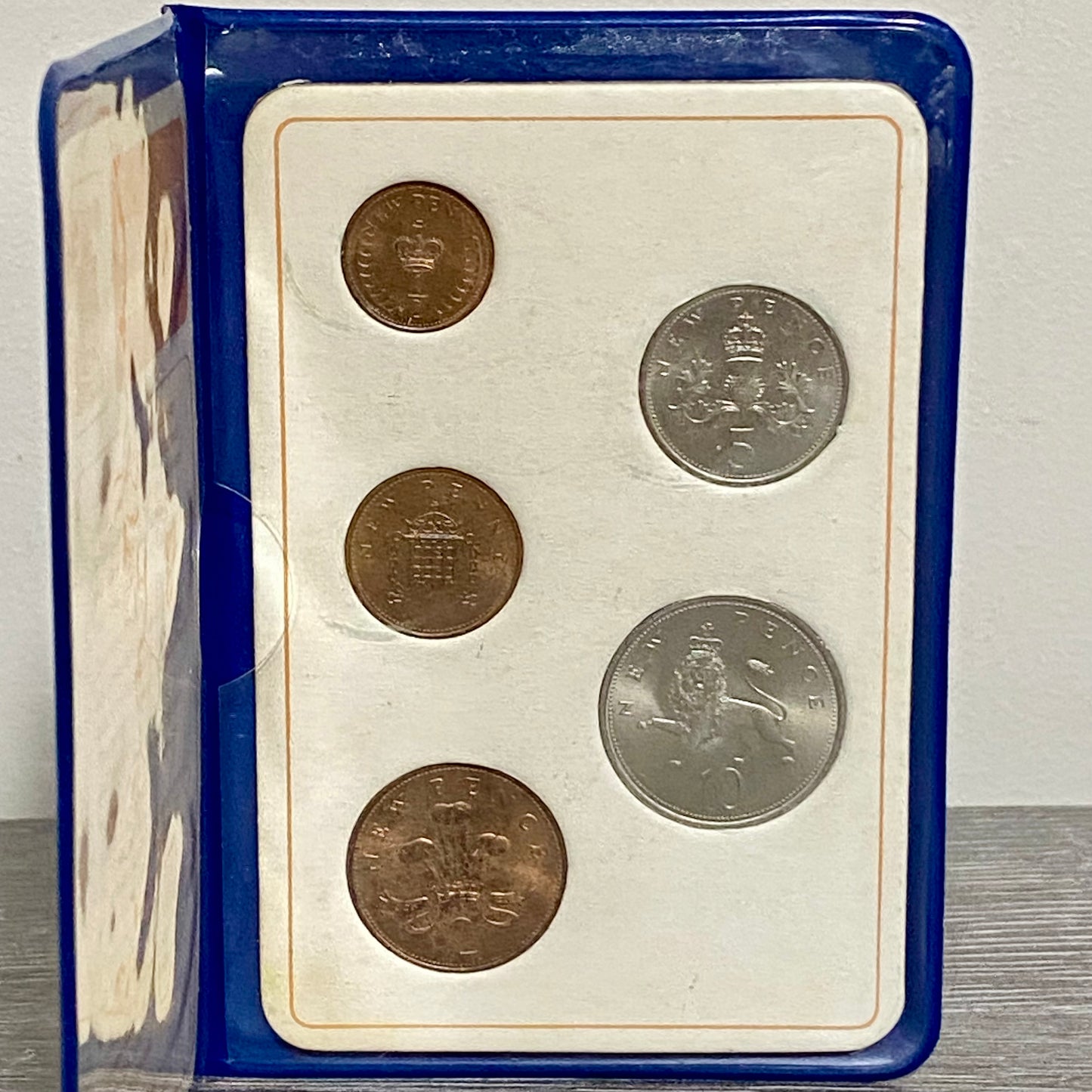 Vintage GB Britain's First Decimal Coin Set In Plastic Small Booklet Folder UNC