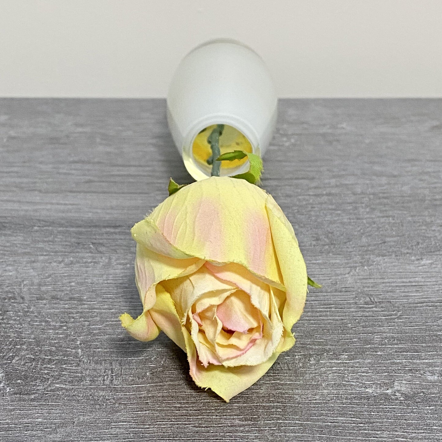 Small Artificial Rose Flower In Small Round Glass Vase All In One Decorative