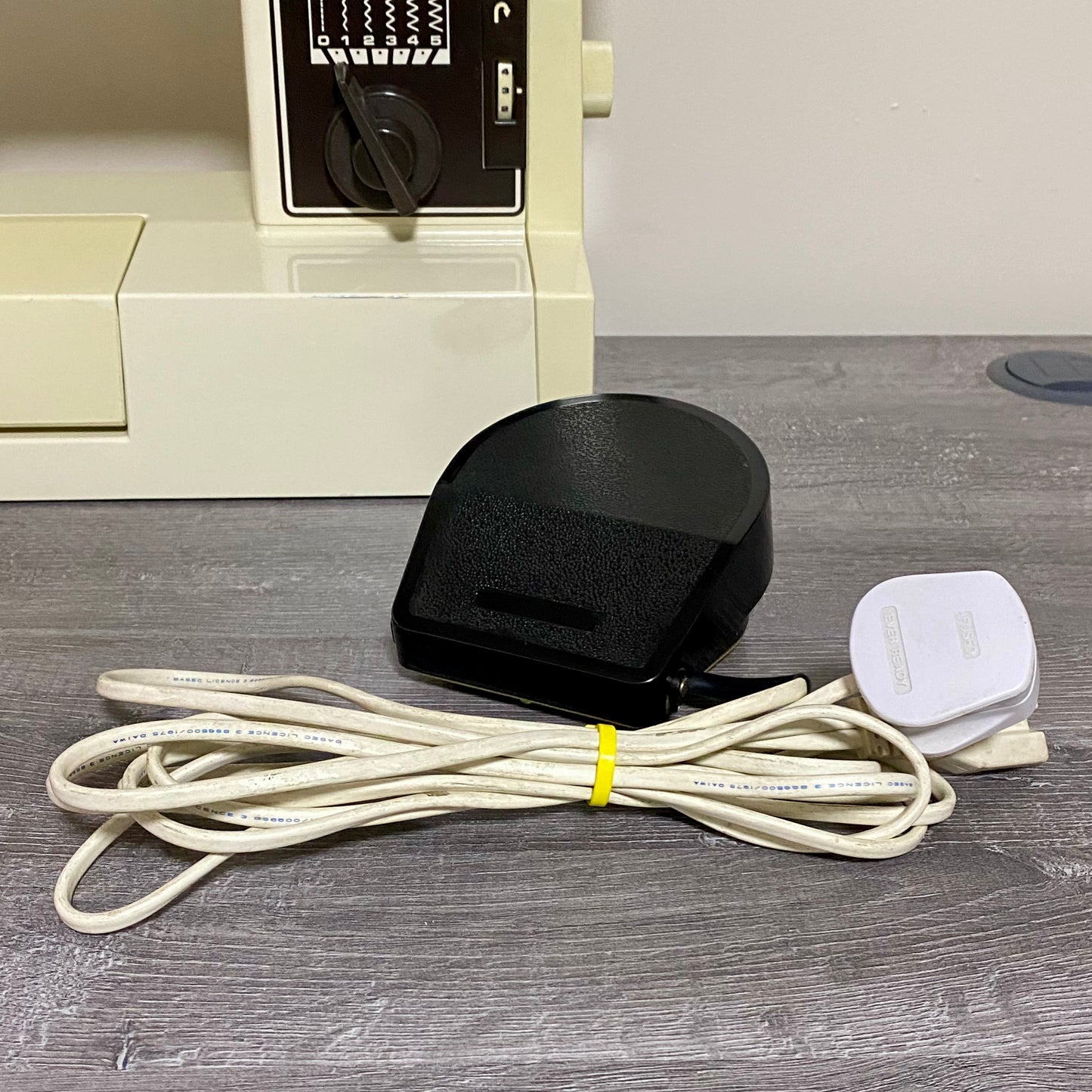 Vintage Toyota Model 6400 Electric Sewing Machine With Accessories VGC Rare