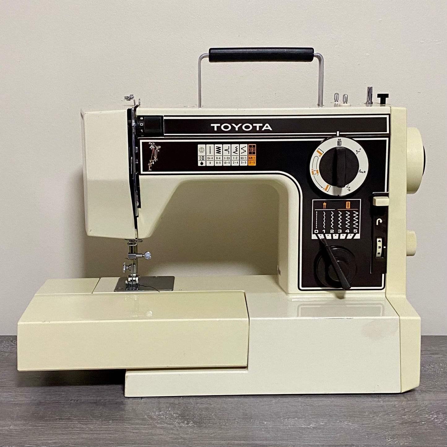 Vintage Toyota Model 6400 Electric Sewing Machine With Accessories VGC Rare