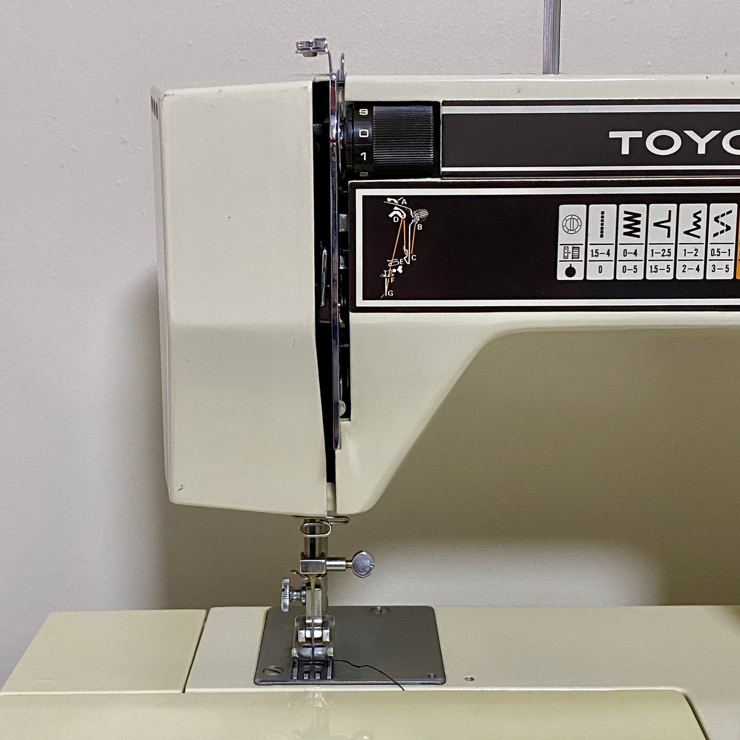 Vintage Toyota Model 6400 Electric Sewing Machine With Accessories VGC Rare