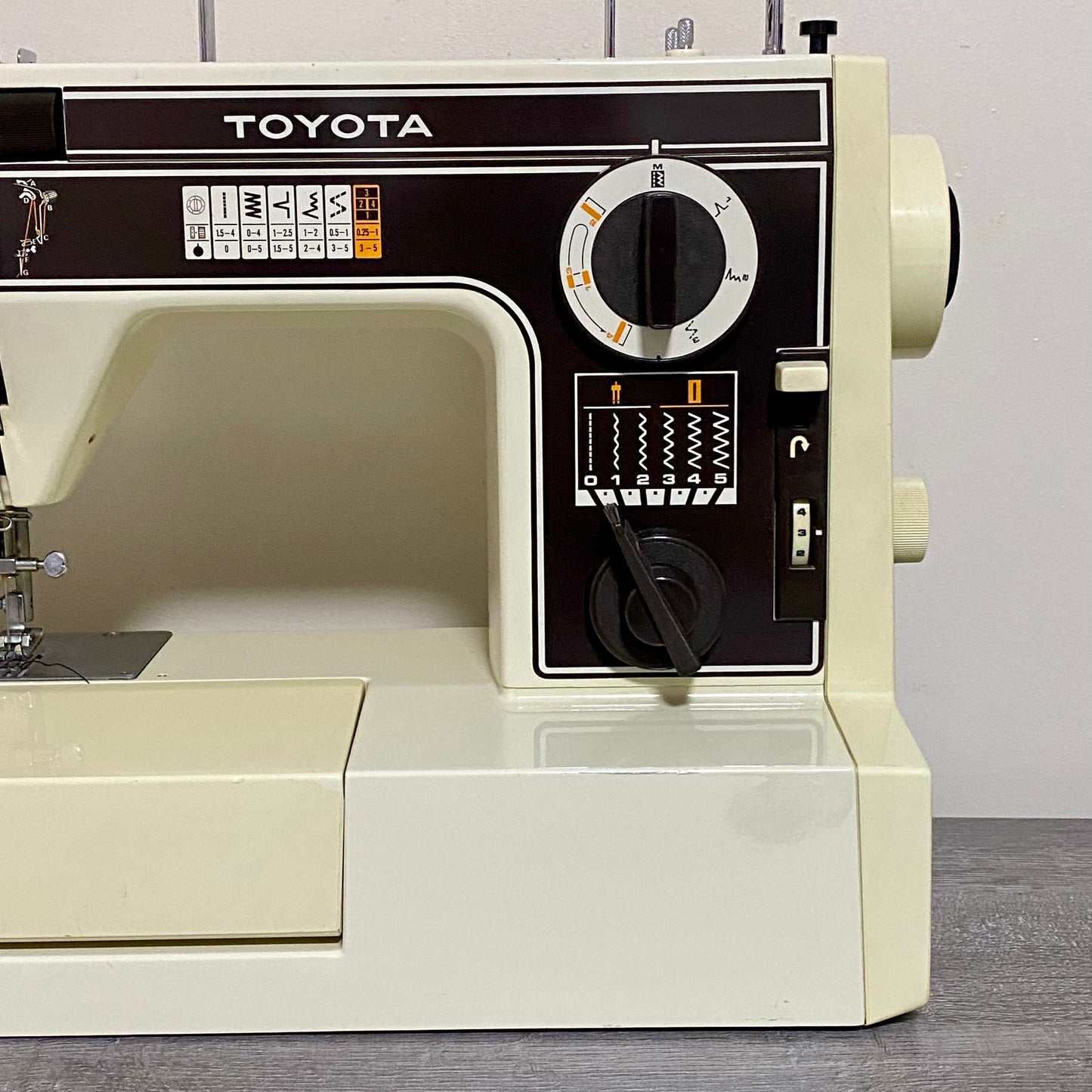 Vintage Toyota Model 6400 Electric Sewing Machine With Accessories VGC Rare