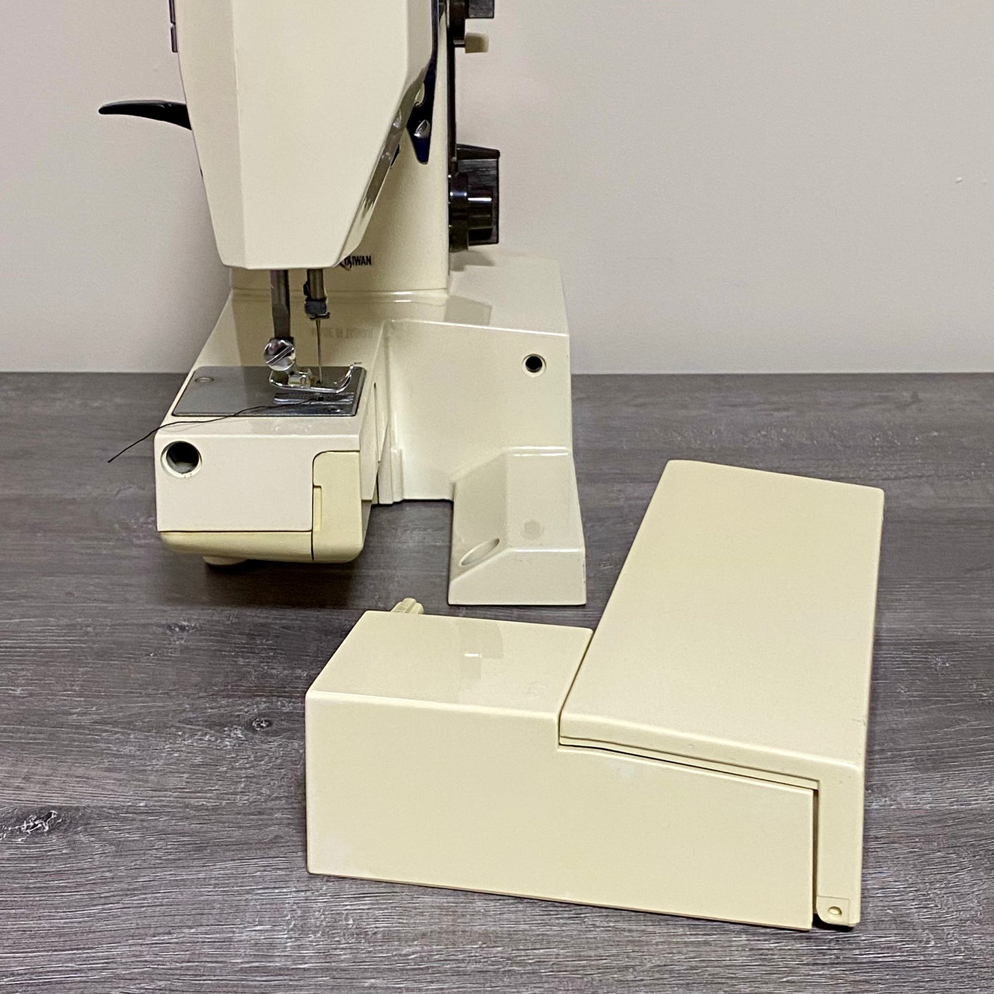 Vintage Toyota Model 6400 Electric Sewing Machine With Accessories VGC Rare