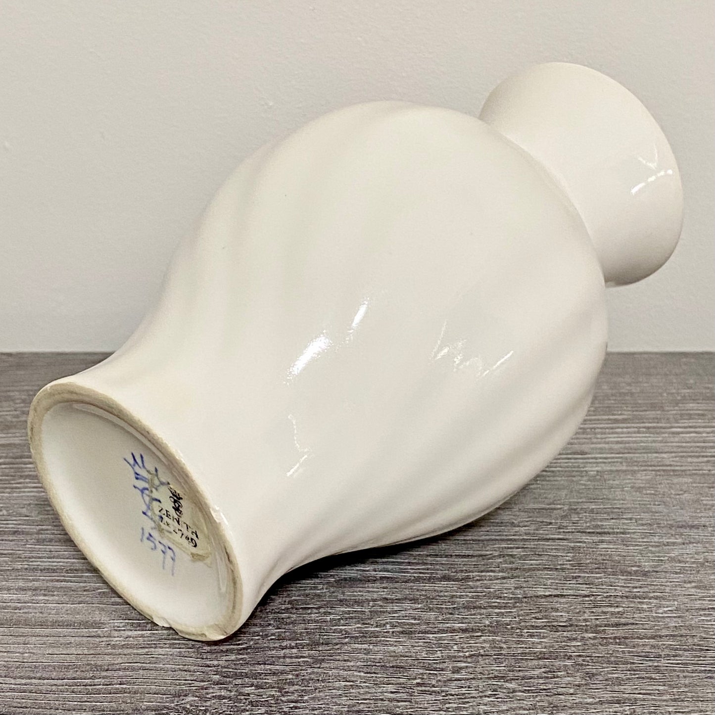 Vintage Zenith 1577 White Ceramic Swirl Ribbed Patterned Vase 1960s Netherlands