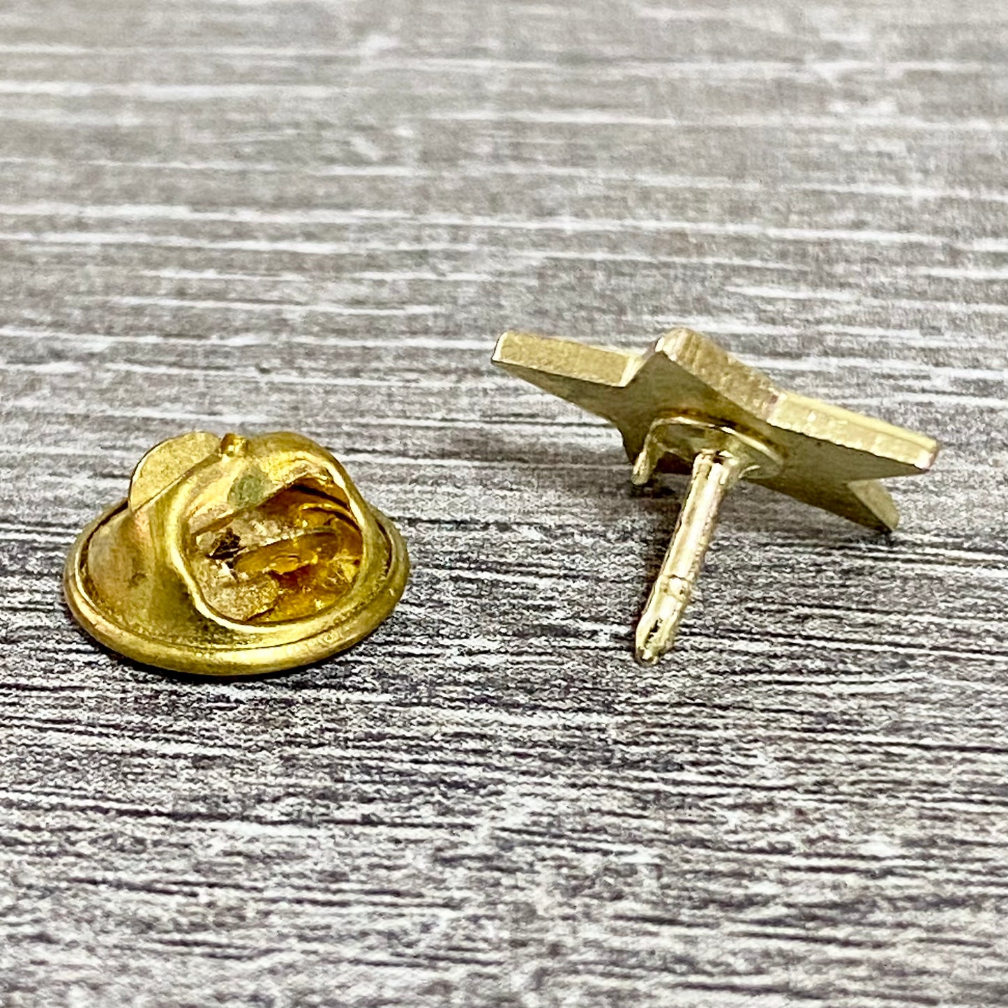 Golden Star Metal Gold Tone 2019 Lapel Pin Badge