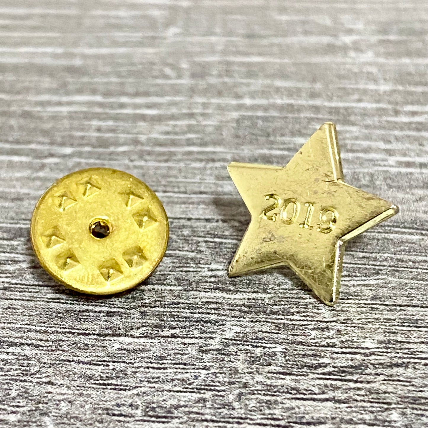 Golden Star Metal Gold Tone 2019 Lapel Pin Badge