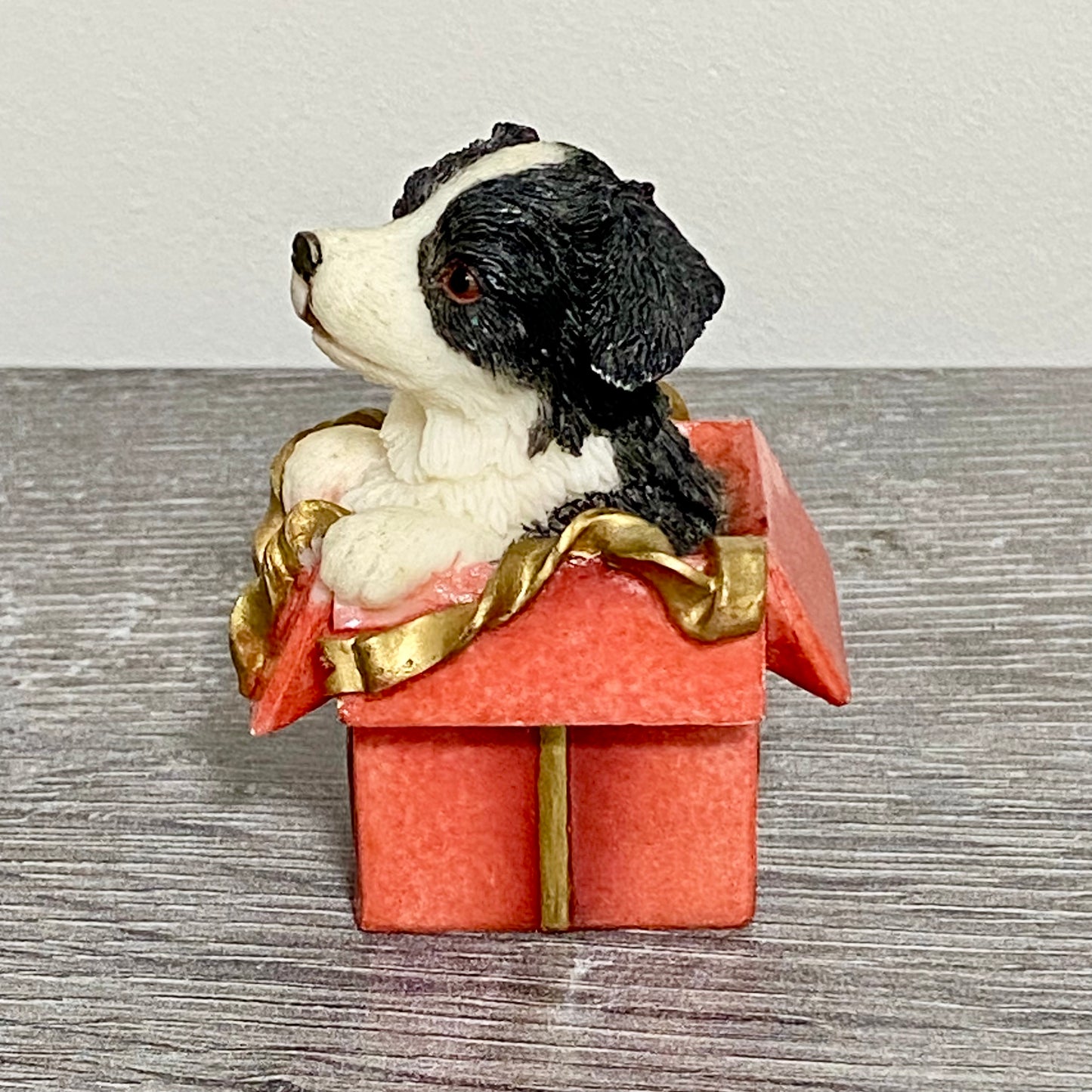 Vintage Small Collie Puppy Dog Sitting In Red Gift Box Christmas Ornament Figure