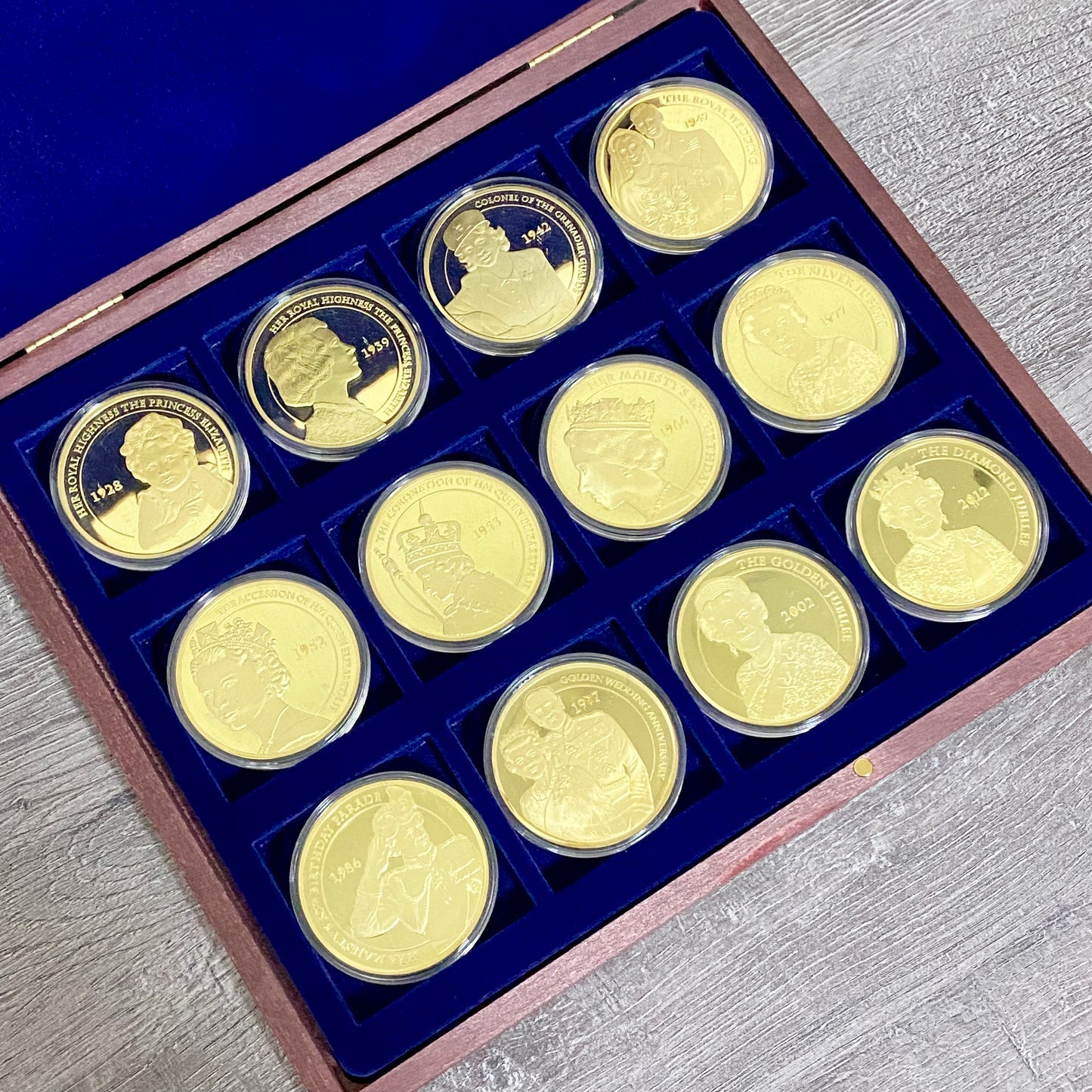 Windsor Mint Portrait Of A Queen Complete Set 24k Cu Gold Plated & Case + Print