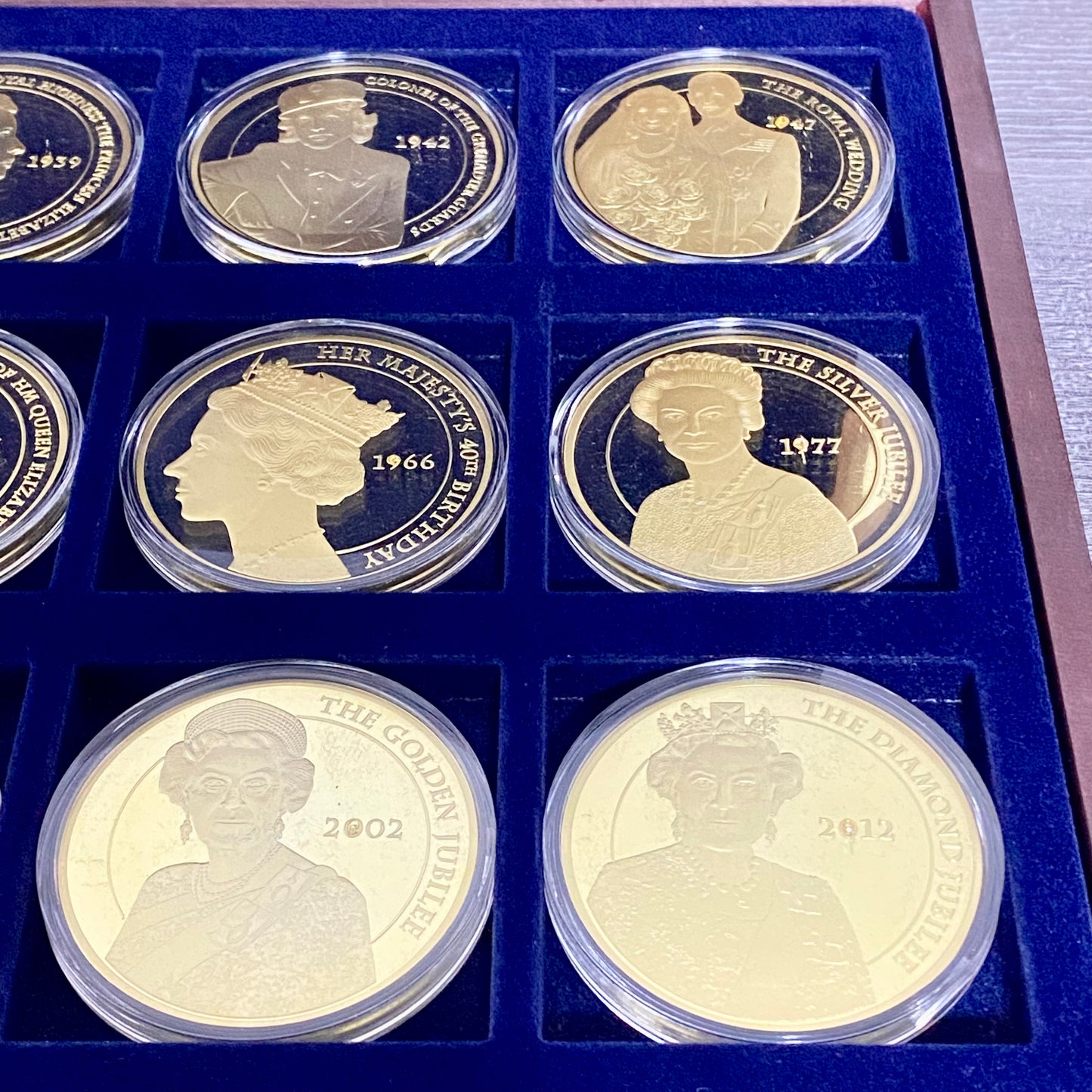 Windsor Mint Portrait Of A Queen Complete Set 24k Cu Gold Plated & Case + Print