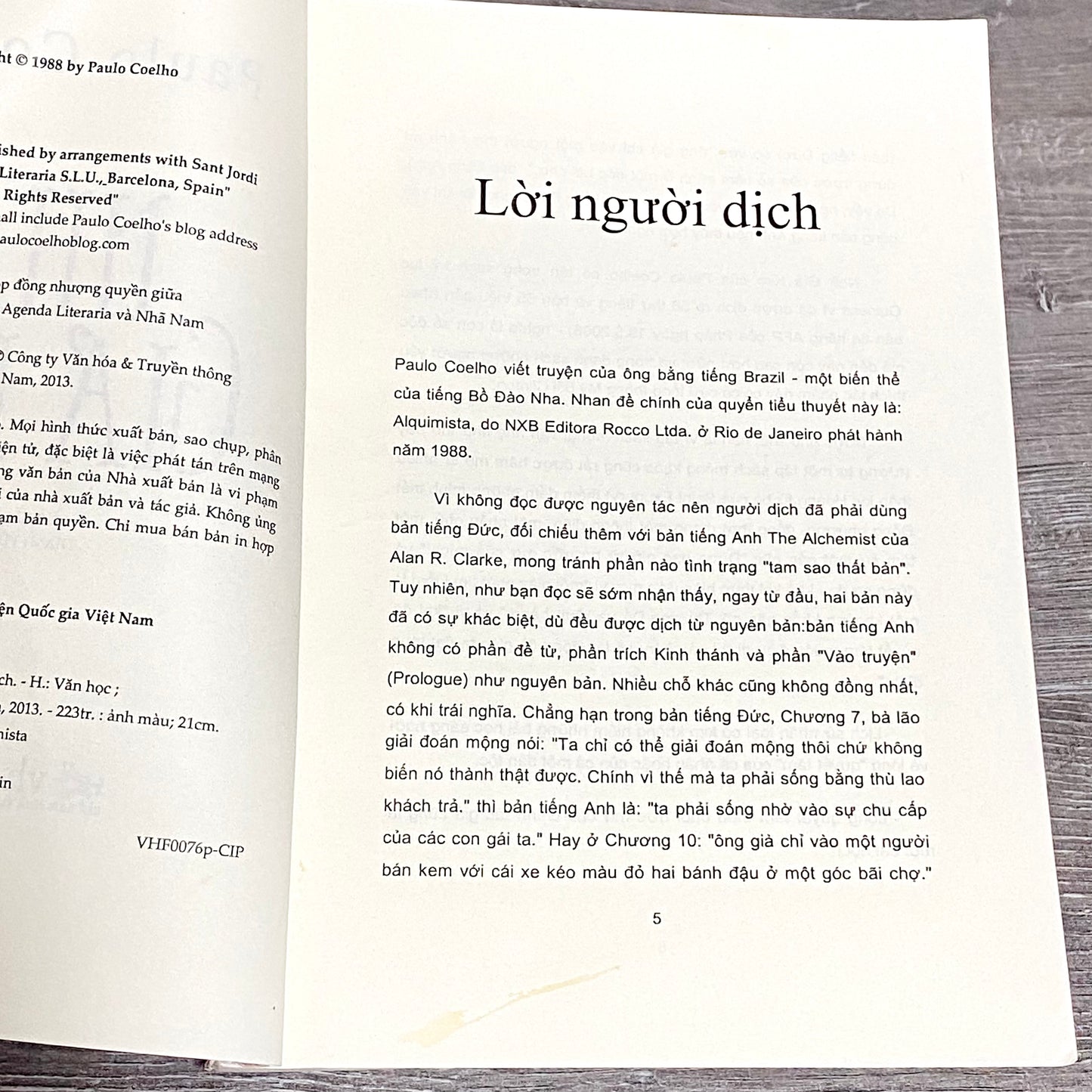 The Alchemist By Paulo Coelho Vietnamese Edition Nhà Giả Kim 2013 Paperpar Book