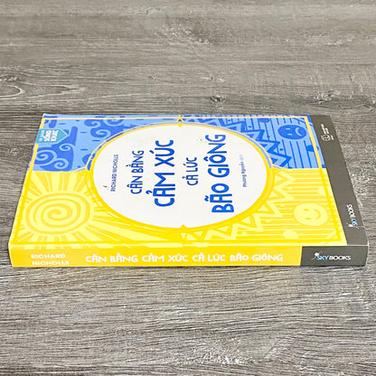 Cân Bằng Cảm Xúc Cả Lúc Bão Giông By Richard Nicholls Vietnamese 2017 Paperback