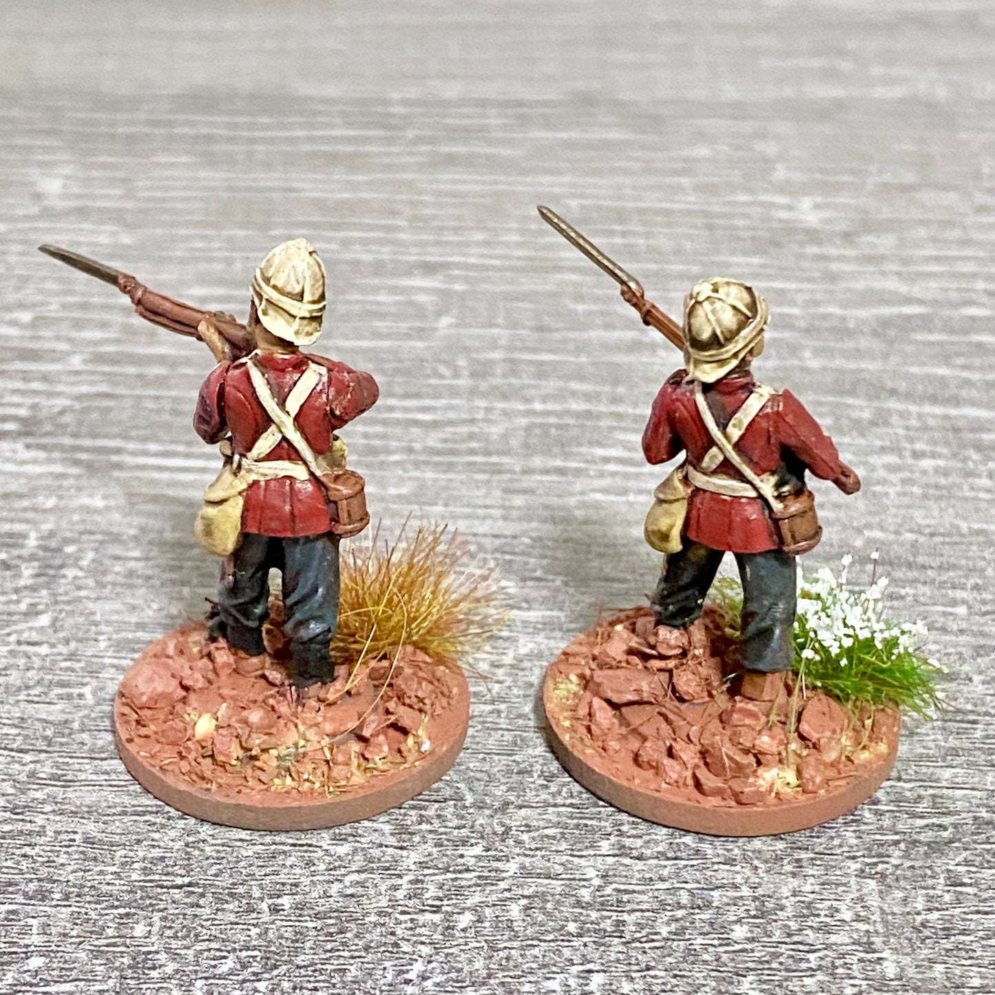 2x 28mm 24th Regt Of Foot Painted Plastic Miniatures Figs Zulu 1879 Wargames #34
