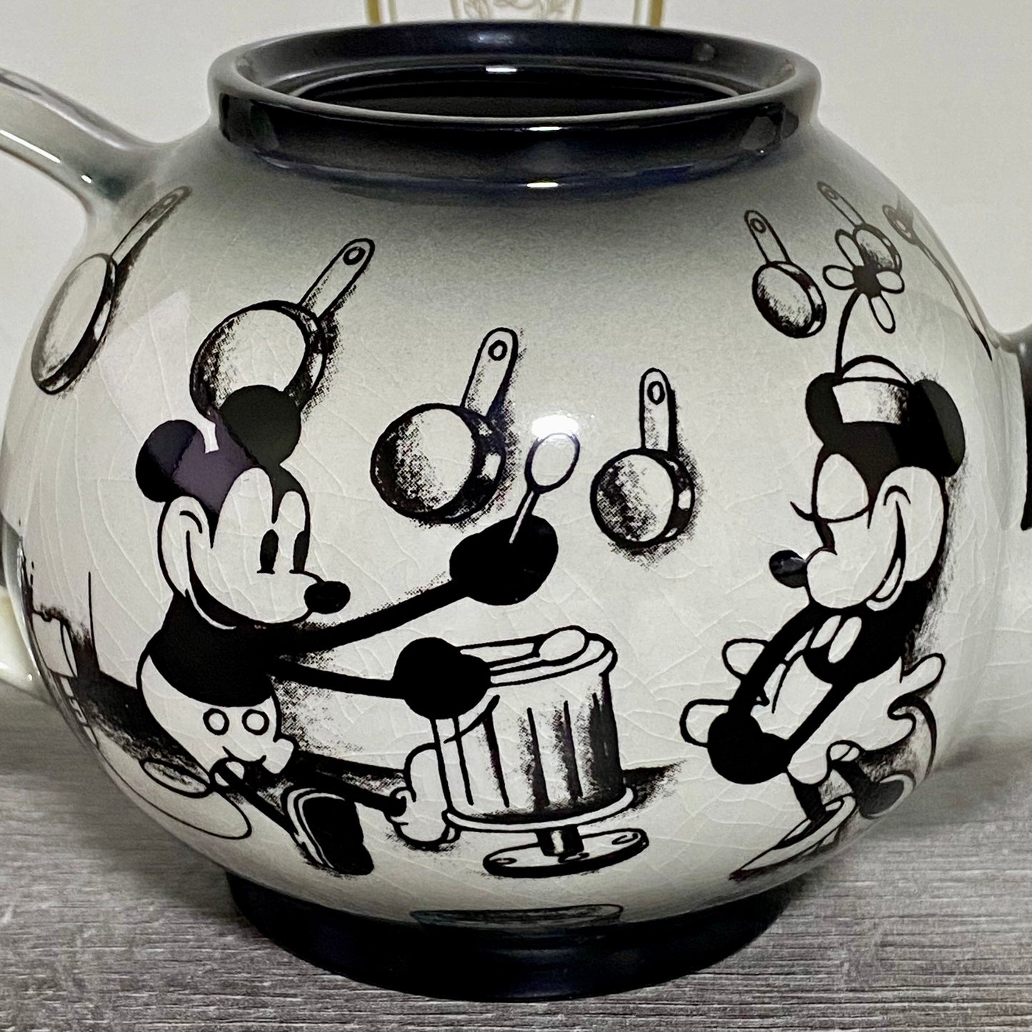 Lenox Classics Disney Showcase Collection Teapot Cardew Design Steamboat Willie