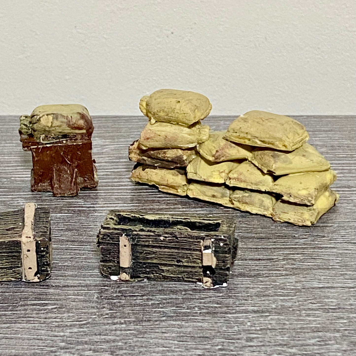 28mm Sandbag Barrel & Wooden Crates Set Painted Resin Miniatures Wargames 6 Figs