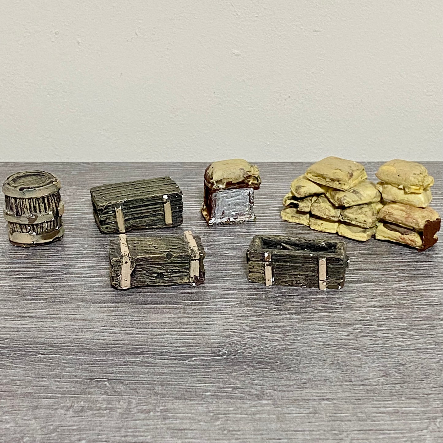 28mm Sandbag Barrel & Wooden Crates Set Painted Resin Miniatures Wargames 6 Figs