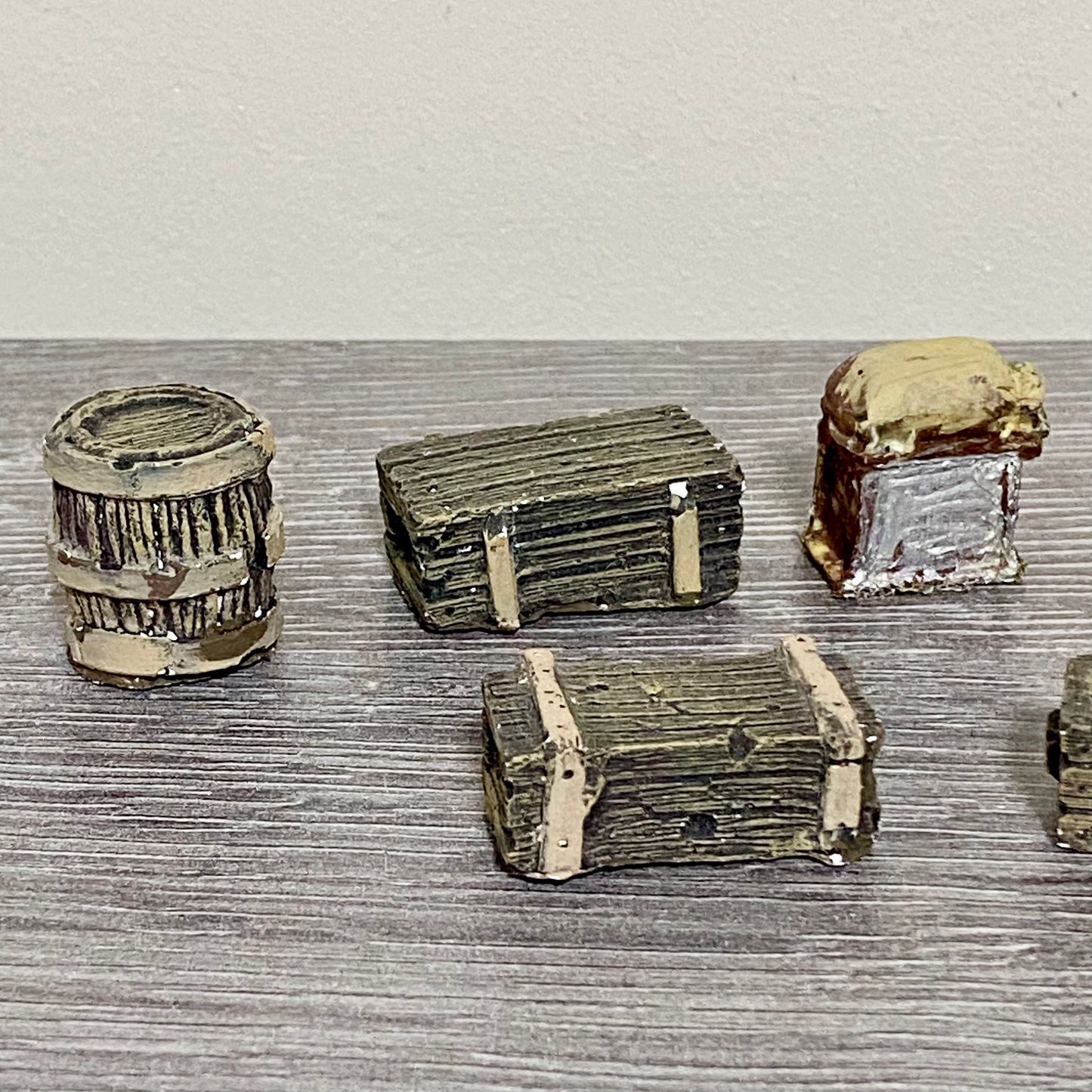 28mm Sandbag Barrel & Wooden Crates Set Painted Resin Miniatures Wargames 6 Figs
