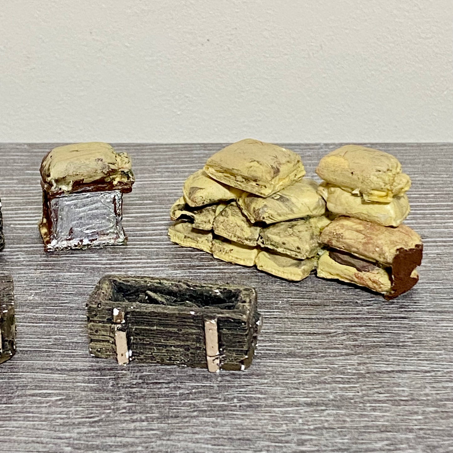 28mm Sandbag Barrel & Wooden Crates Set Painted Resin Miniatures Wargames 6 Figs