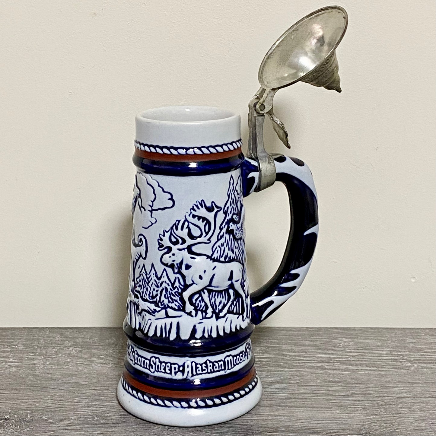 Vintage Avon Rocky Mountain Moose Ceramic Beer Stein Blue 1976 Tankard With Lid
