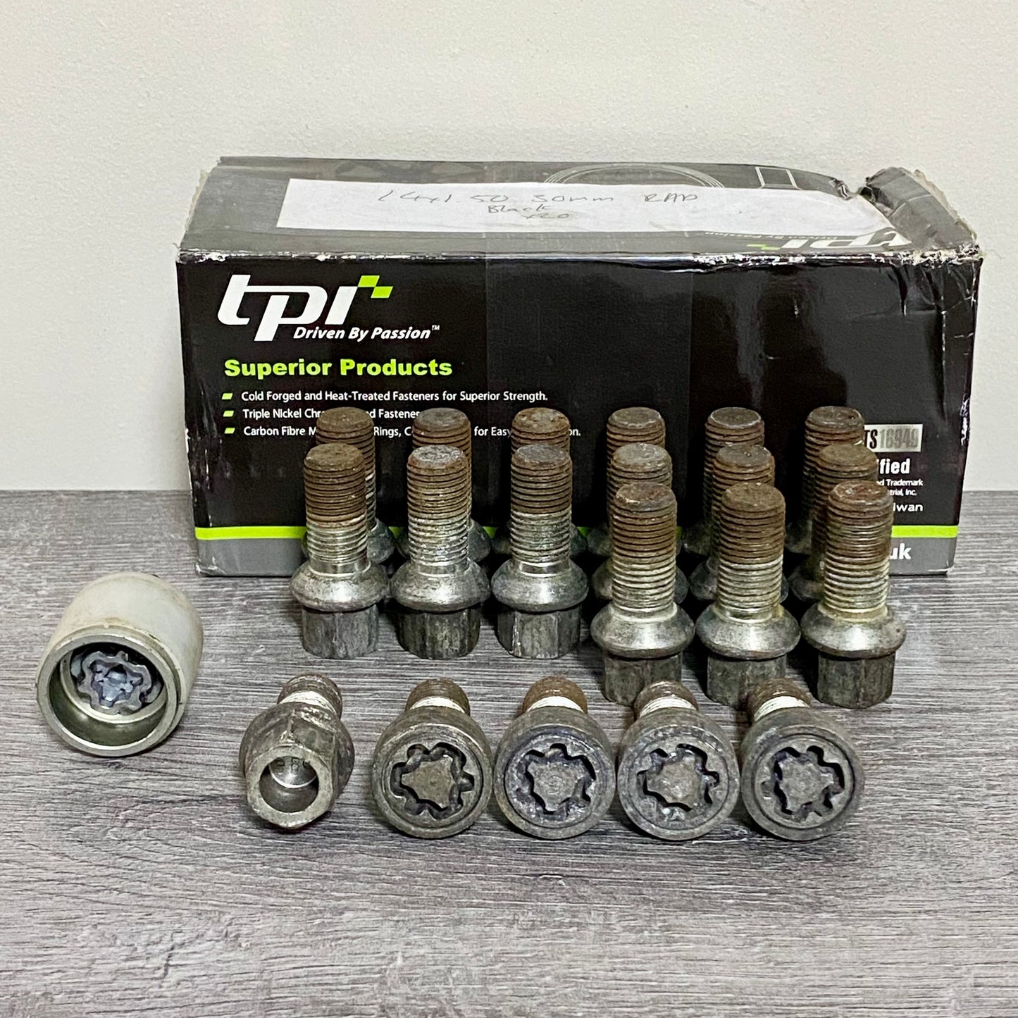 M14 X 1.5mm Fine Pitch 25mm Long Thread 16x & 4 Locking Wheel Bolts & Key Set