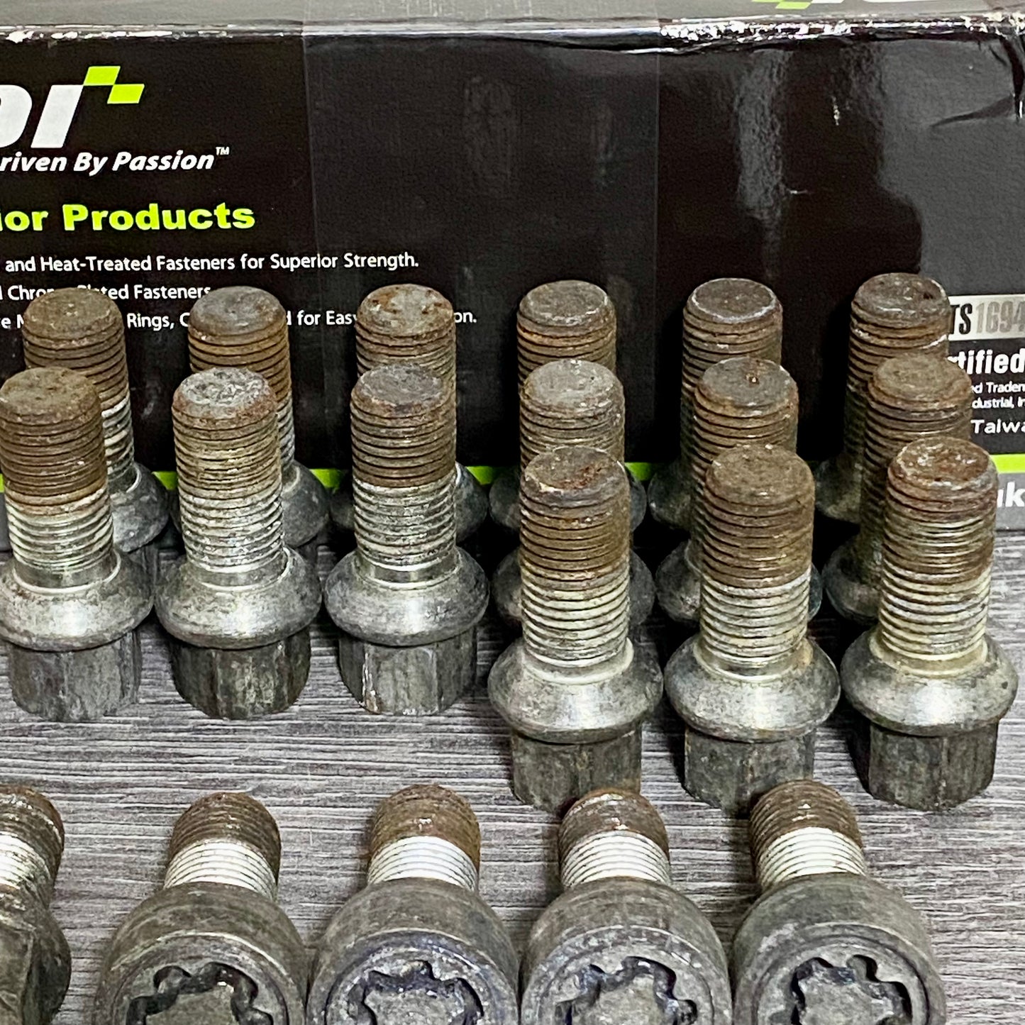 M14 X 1.5mm Fine Pitch 25mm Long Thread 16x & 4 Locking Wheel Bolts & Key Set