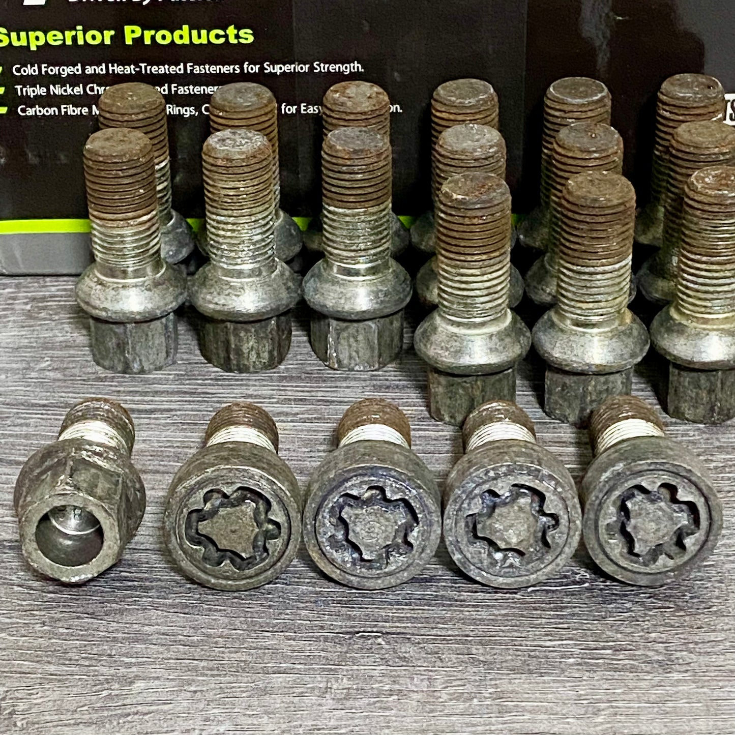 M14 X 1.5mm Fine Pitch 25mm Long Thread 16x & 4 Locking Wheel Bolts & Key Set