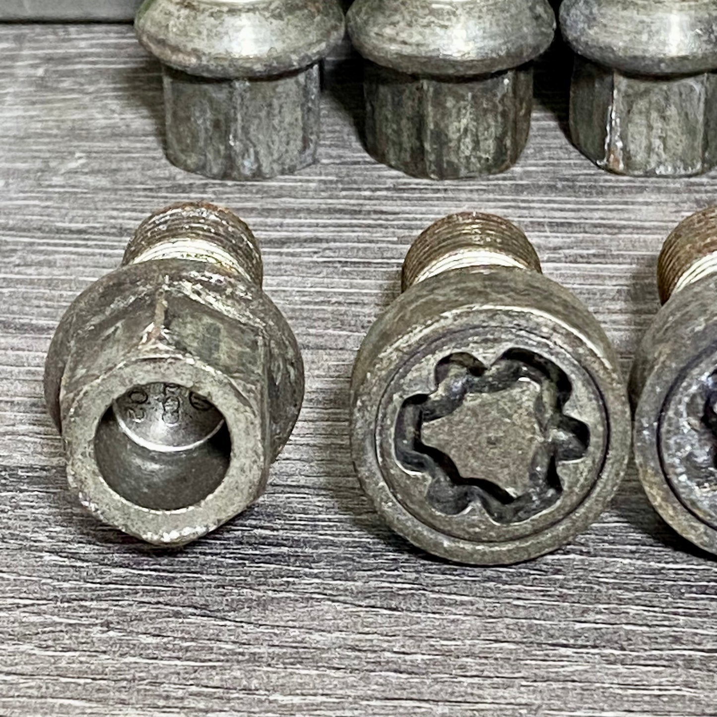 M14 X 1.5mm Fine Pitch 25mm Long Thread 16x & 4 Locking Wheel Bolts & Key Set