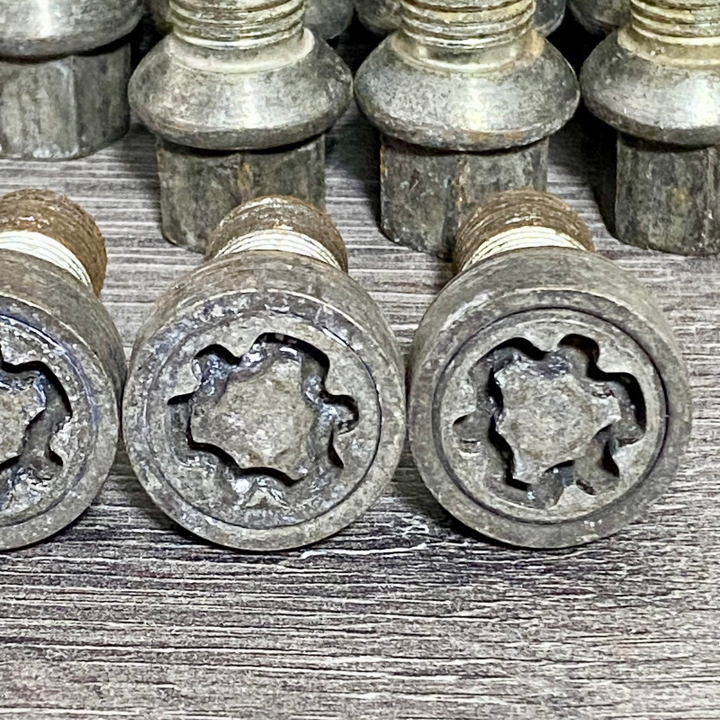 M14 X 1.5mm Fine Pitch 25mm Long Thread 16x & 4 Locking Wheel Bolts & Key Set