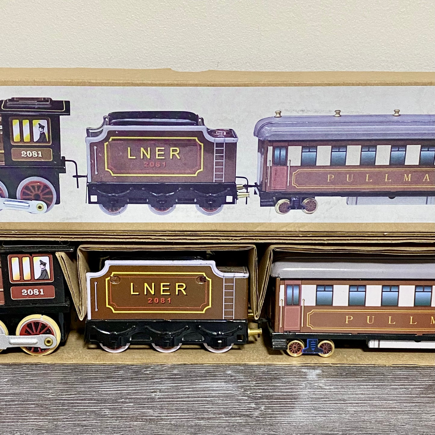 Tinplate Windup Train Decorative Retro Style Model Collectible With Key & Box