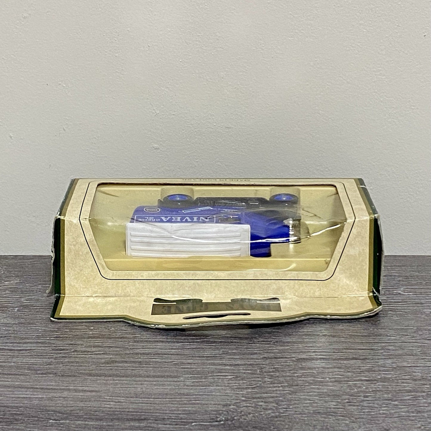 Vintage Days Gone Lledo 1928 Chevrolet Van Nivea Cream Diecast Model 21044 Boxed