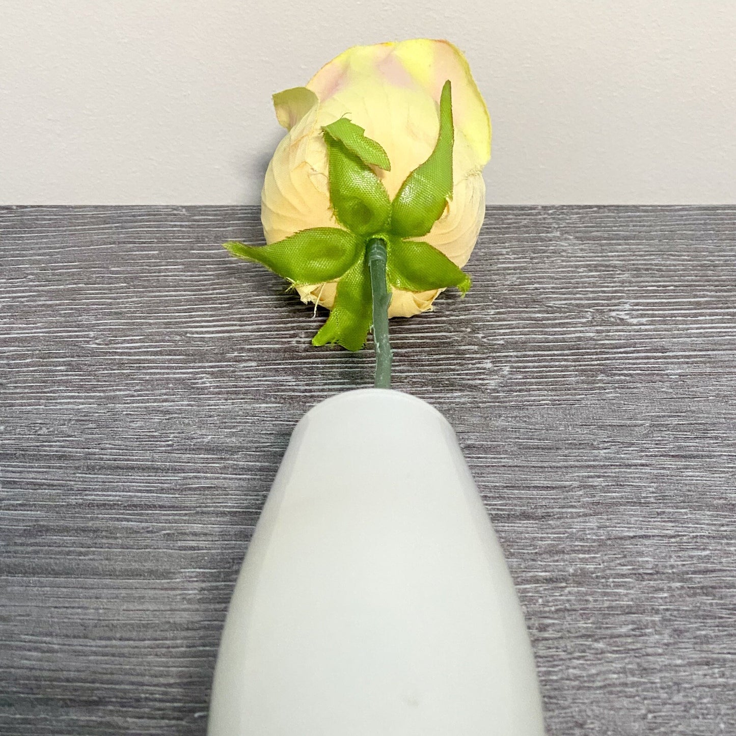 Small Artificial Rose Flower In Small Round Glass Vase All In One Decorative