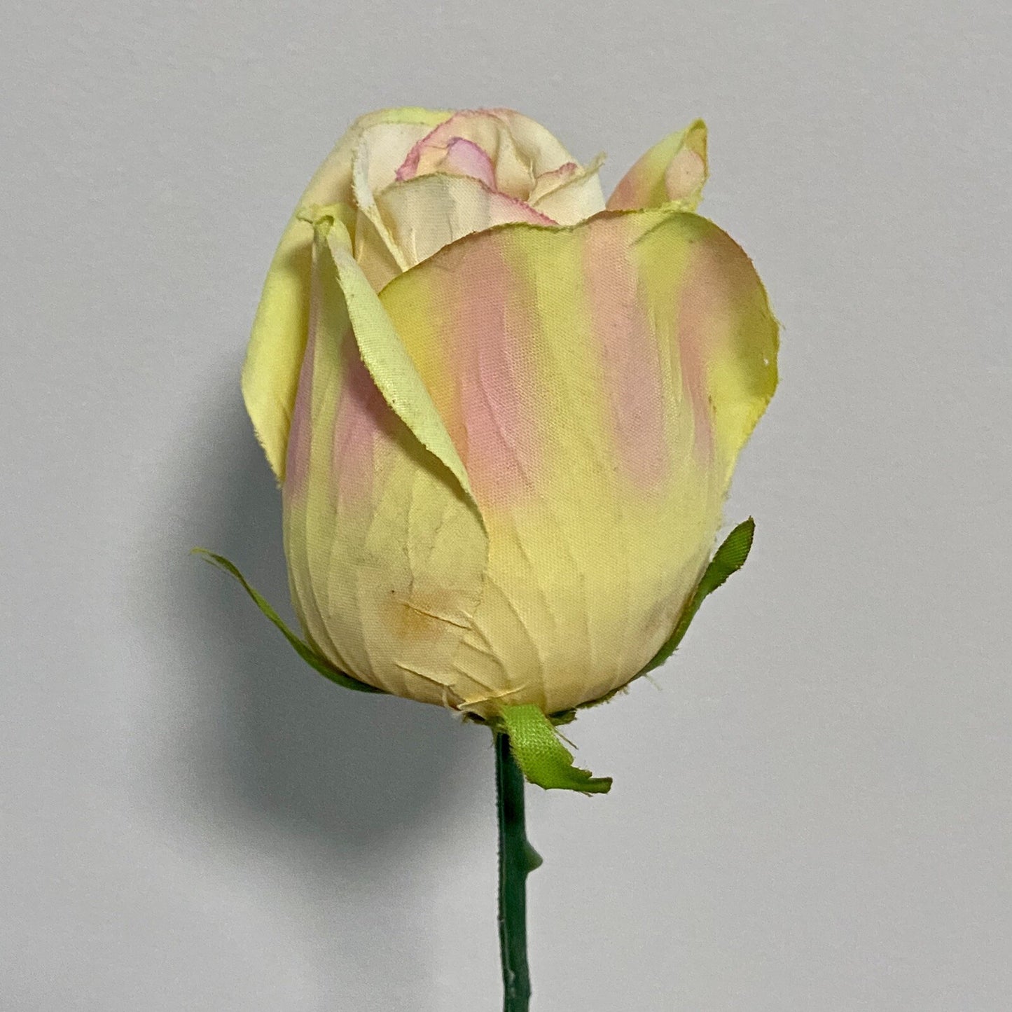 Small Artificial Rose Flower In Small Round Glass Vase All In One Decorative