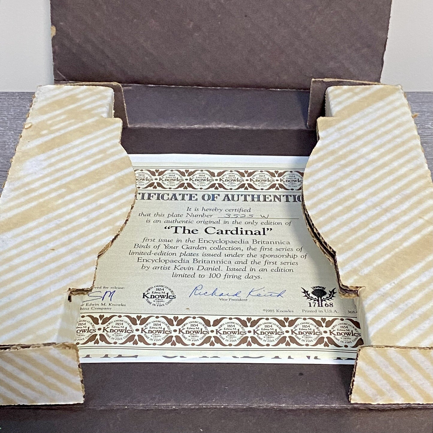 Vintage 1985 Edwin Knowles Birds Of Your Garden Collectible Plate & COA Boxed