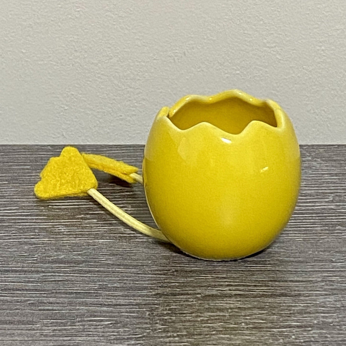 Small Round Ceramic Egg Chick Pot With String Legs Plant Planter Bud Vase Holder