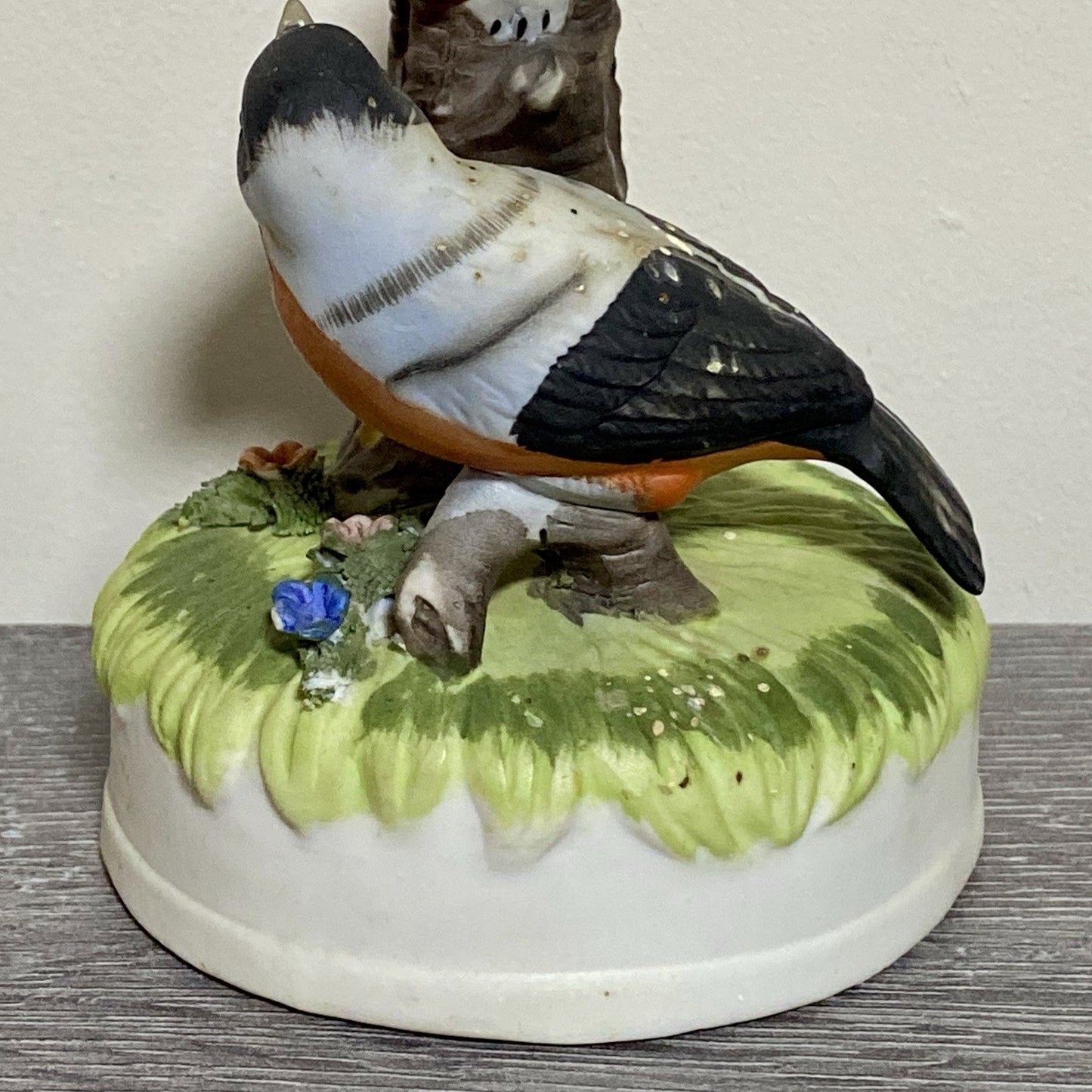 Vintage Bullfinch Birds Figurine On Tree Stump Floral Art Deco Garden Bird Fig