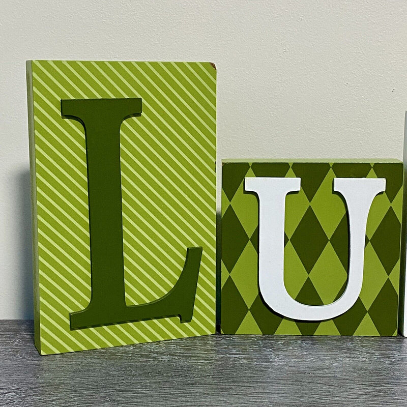 St Patrick’s Day “Lucky” Sign Plaque Display Green Wood Wooden Block Blocks Rare