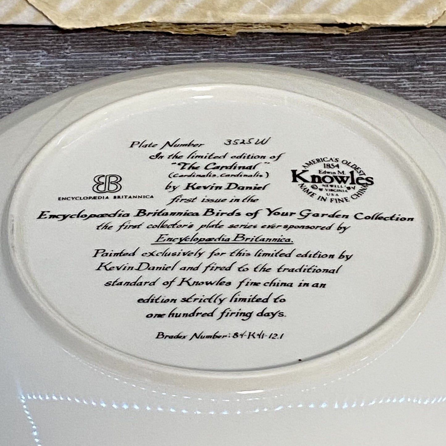 Vintage 1985 Edwin Knowles Birds Of Your Garden Collectible Plate & COA Boxed