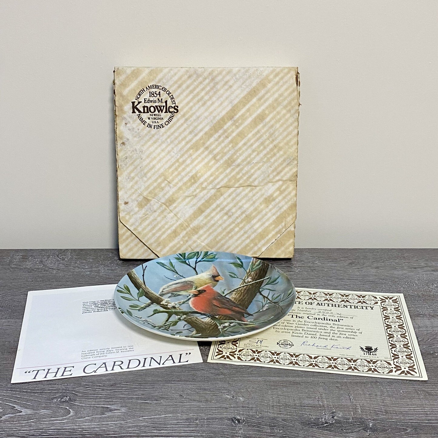 Vintage 1985 Edwin Knowles Birds Of Your Garden Collectible Plate & COA Boxed