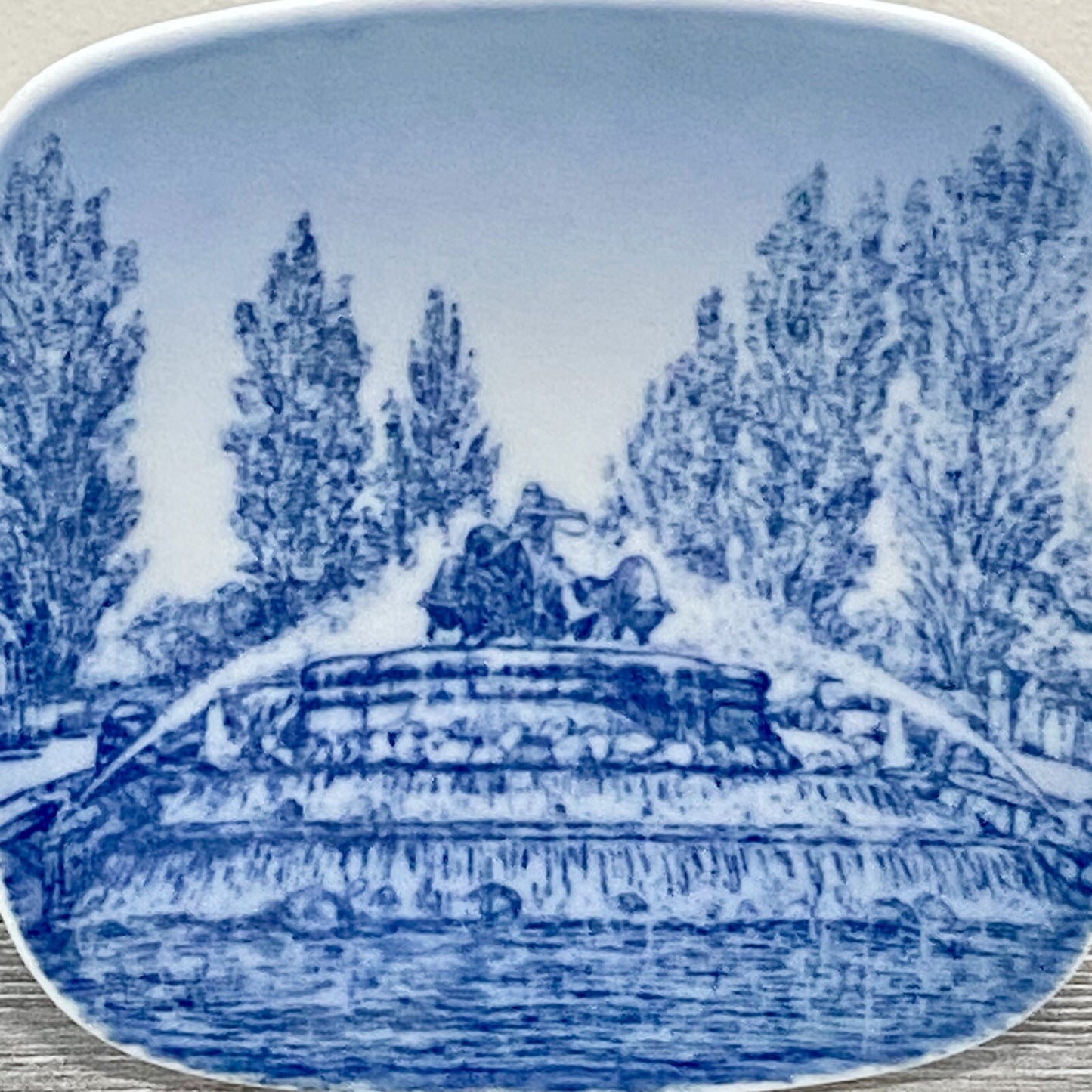Bing & Grondahl Kjeld Bonfils Copenhagen Porcelain Springvandet Slot 1714/5708