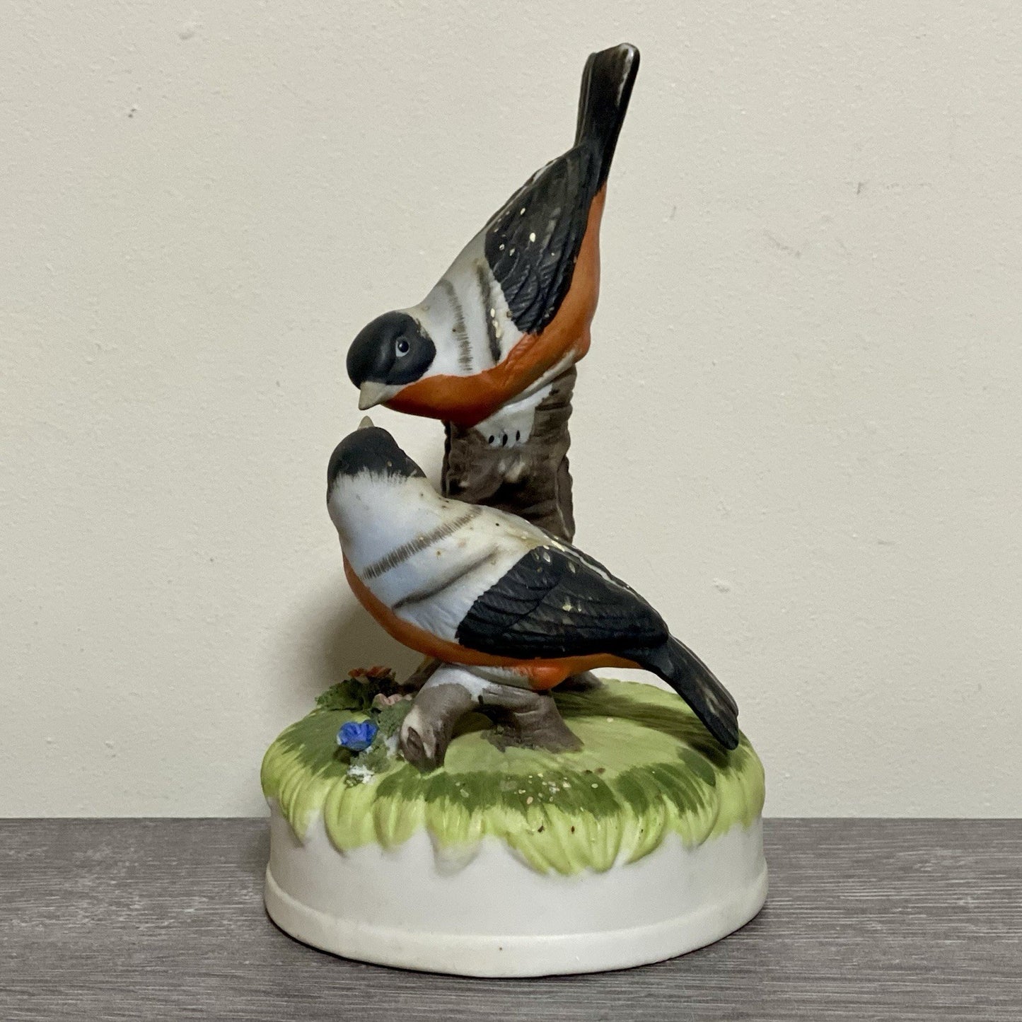 Vintage Bullfinch Birds Figurine On Tree Stump Floral Art Deco Garden Bird Fig