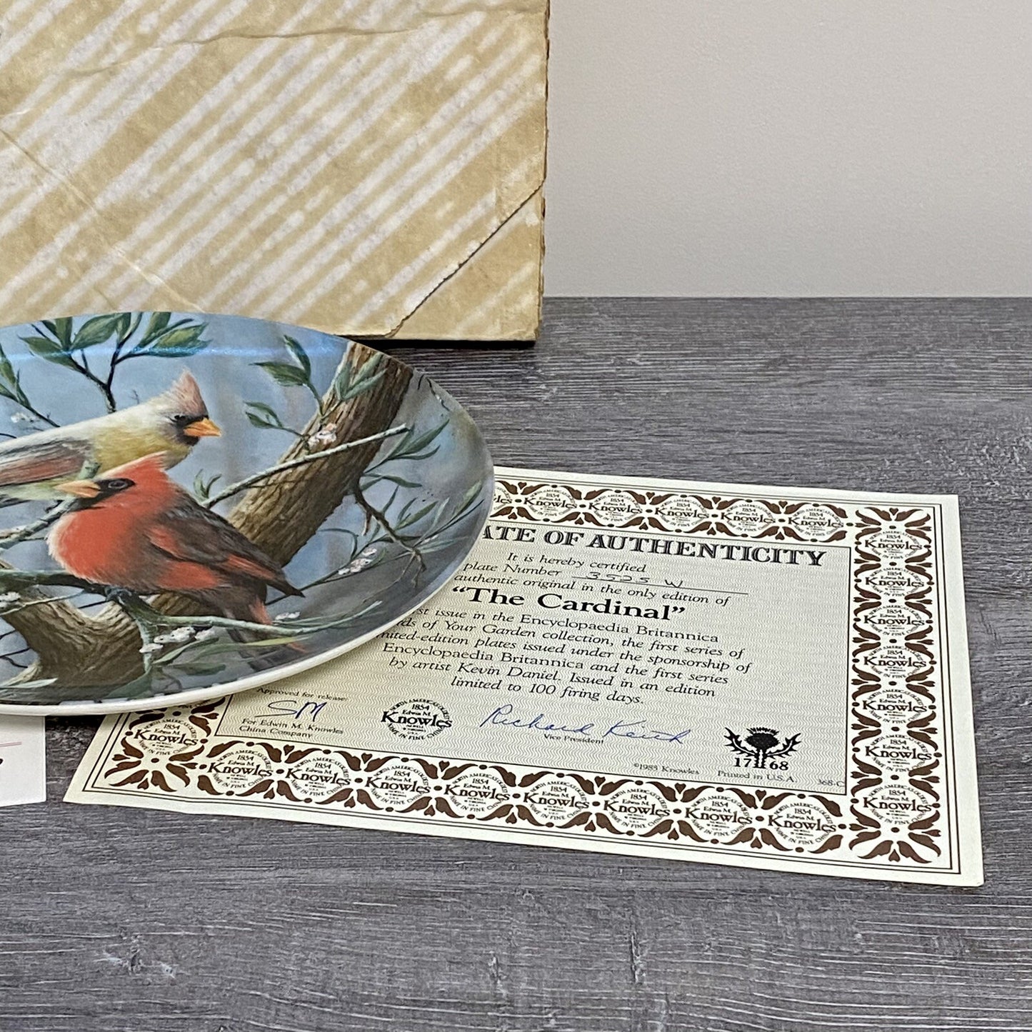 Vintage 1985 Edwin Knowles Birds Of Your Garden Collectible Plate & COA Boxed