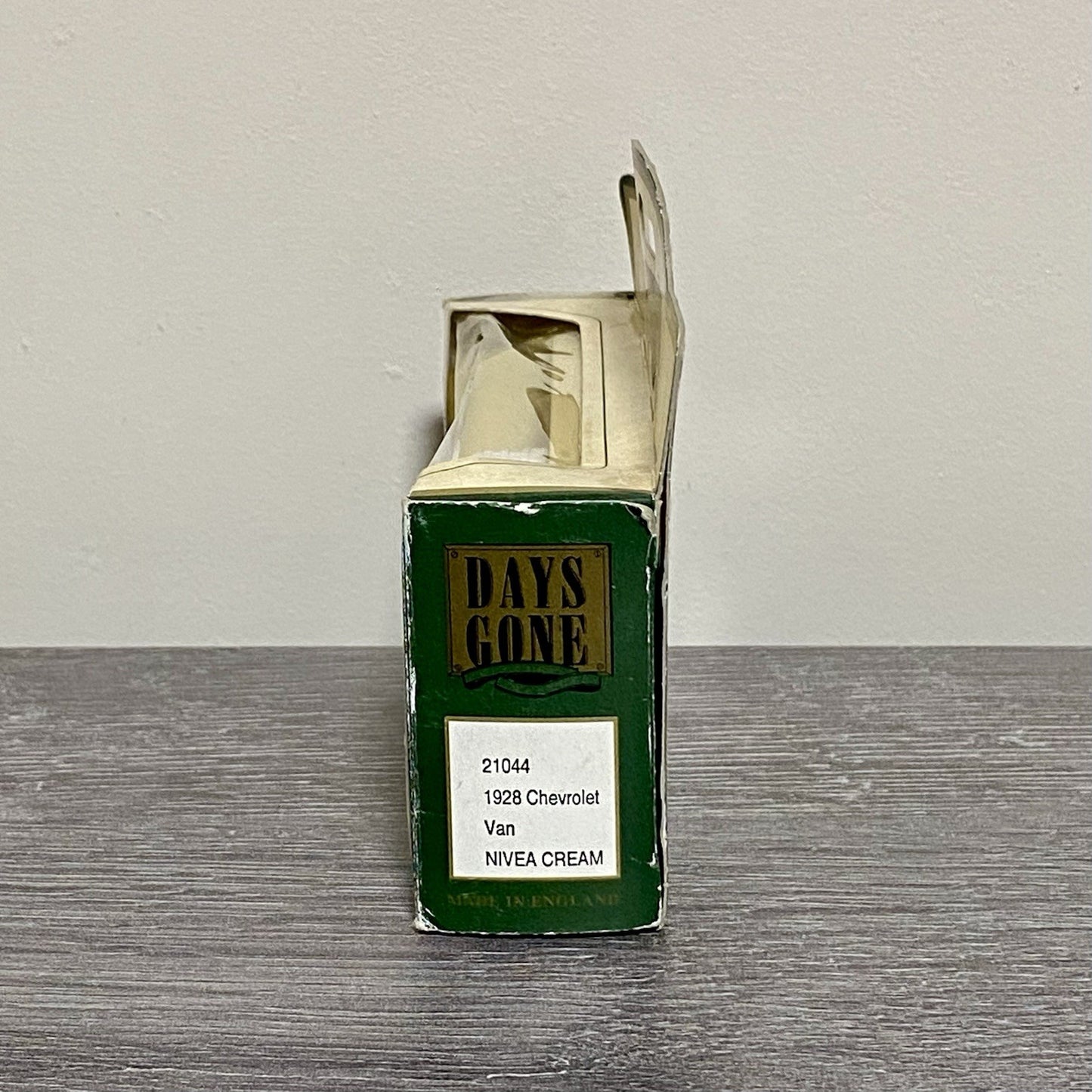 Vintage Days Gone Lledo 1928 Chevrolet Van Nivea Cream Diecast Model 21044 Boxed