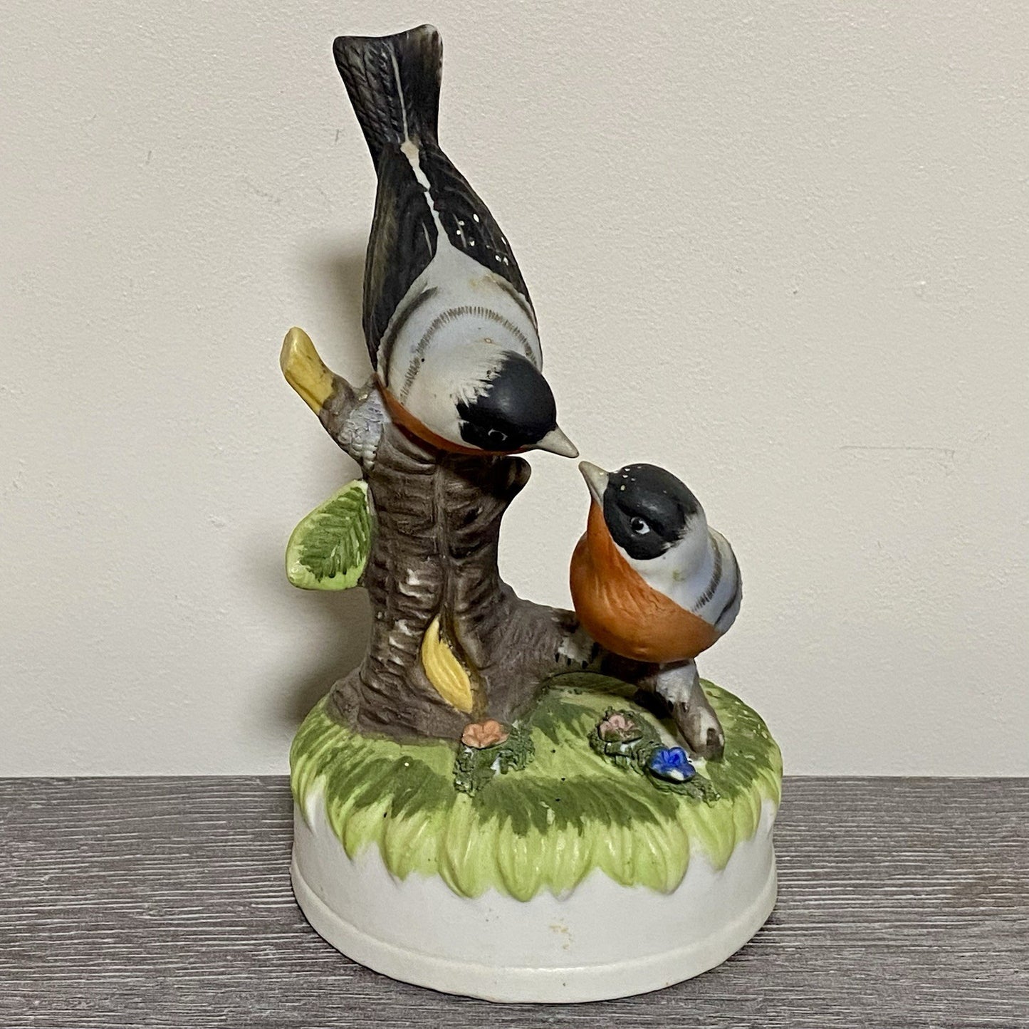 Vintage Bullfinch Birds Figurine On Tree Stump Floral Art Deco Garden Bird Fig