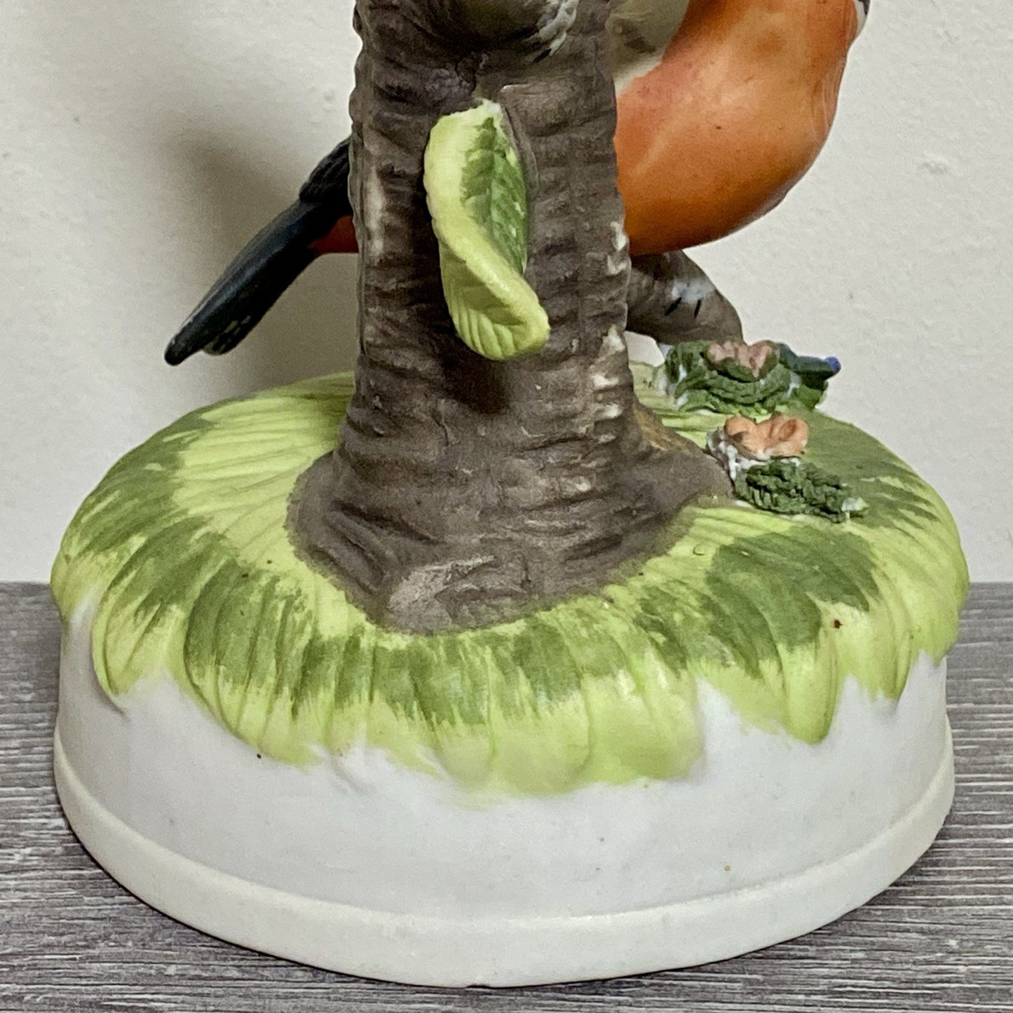 Vintage Bullfinch Birds Figurine On Tree Stump Floral Art Deco Garden Bird Fig