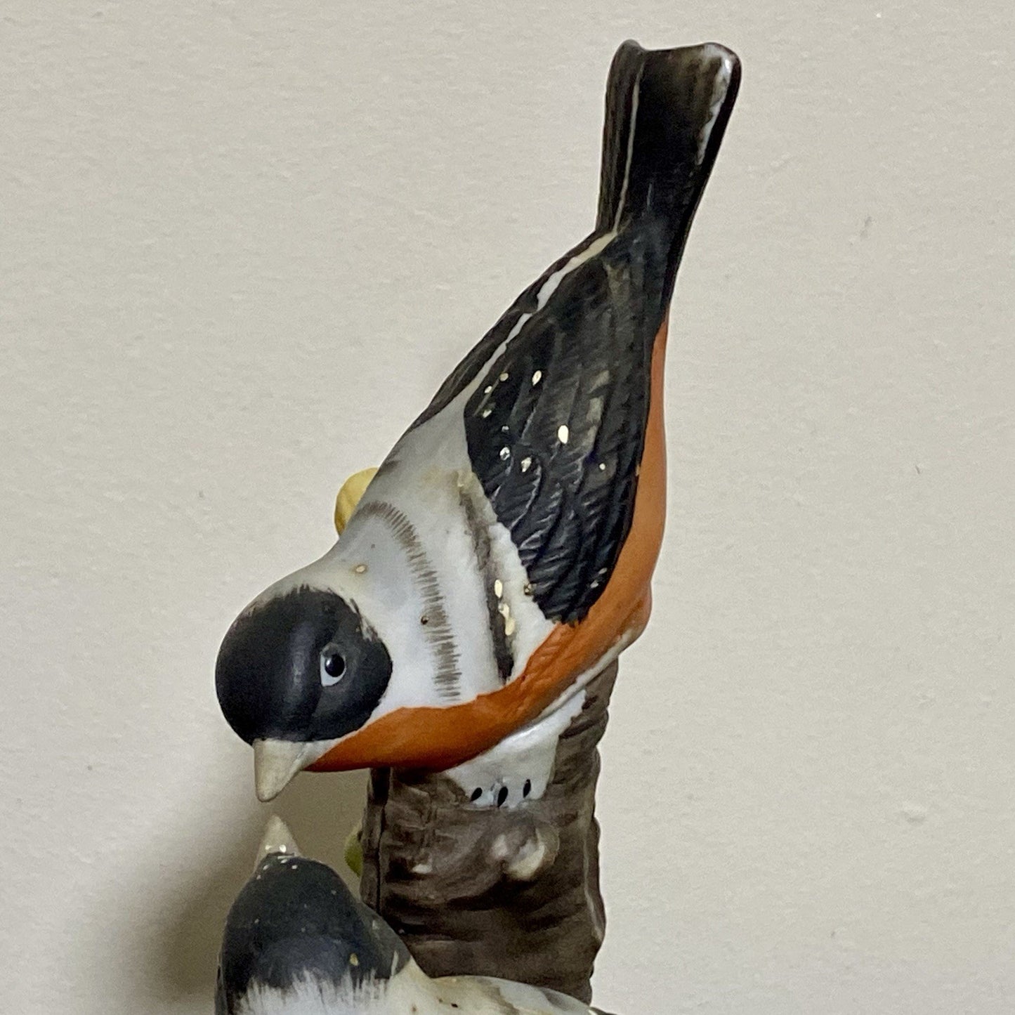 Vintage Bullfinch Birds Figurine On Tree Stump Floral Art Deco Garden Bird Fig