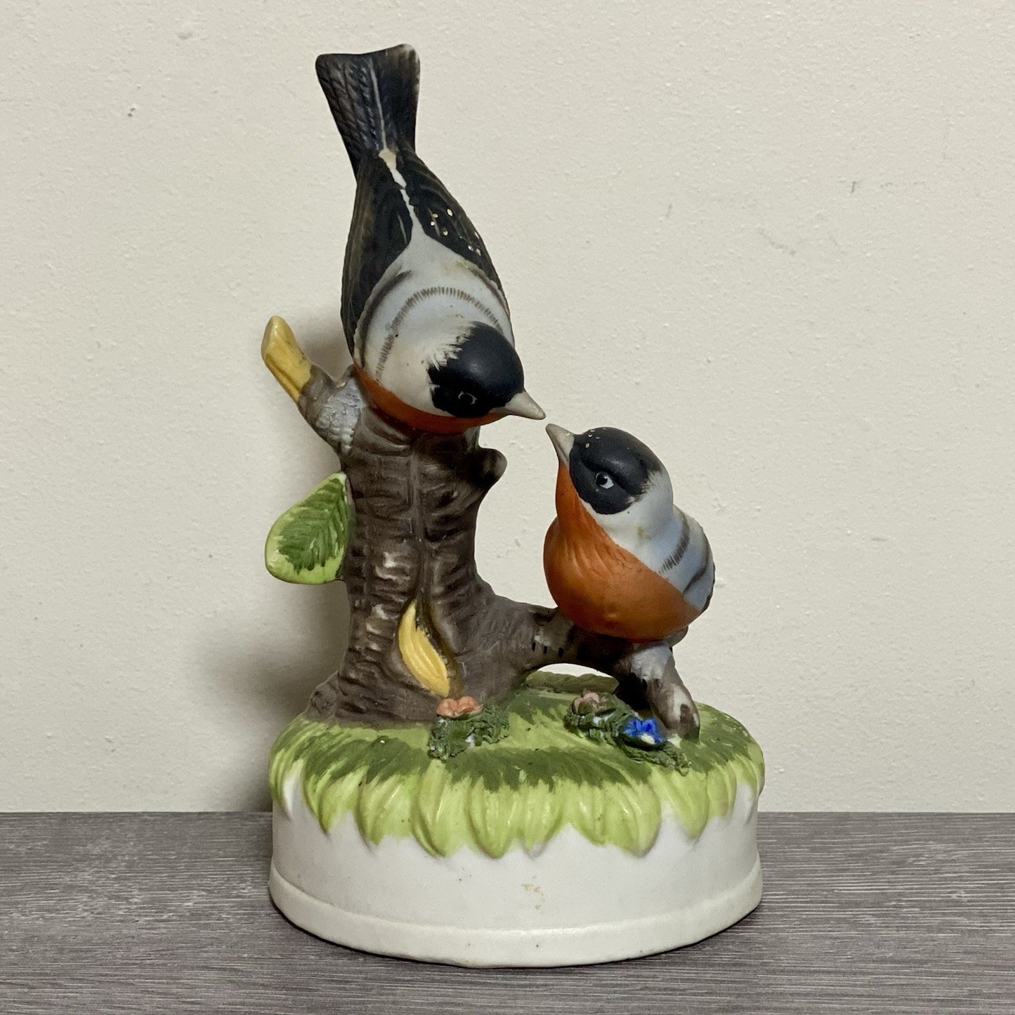 Vintage Bullfinch Birds Figurine On Tree Stump Floral Art Deco Garden Bird Fig
