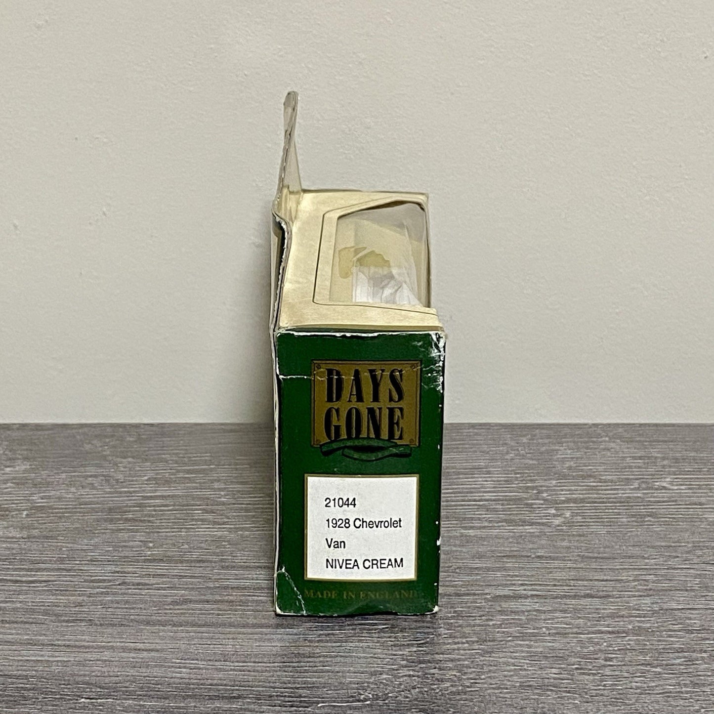 Vintage Days Gone Lledo 1928 Chevrolet Van Nivea Cream Diecast Model 21044 Boxed