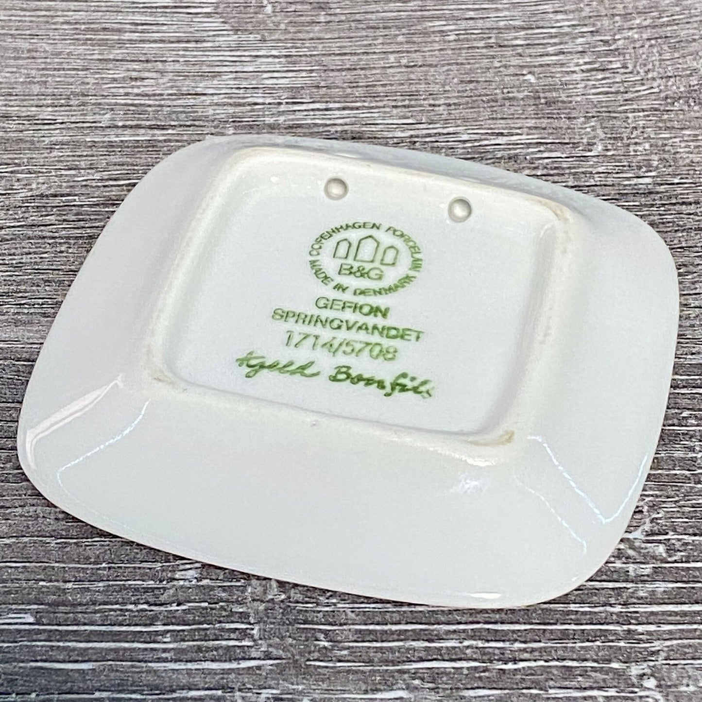 Bing & Grondahl Kjeld Bonfils Copenhagen Porcelain Springvandet Slot 1714/5708