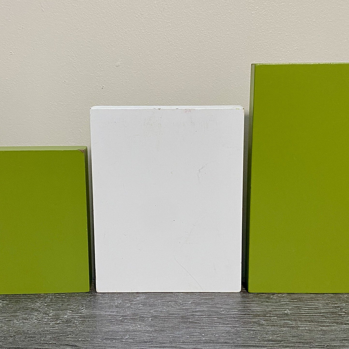 St Patrick’s Day “Lucky” Sign Plaque Display Green Wood Wooden Block Blocks Rare